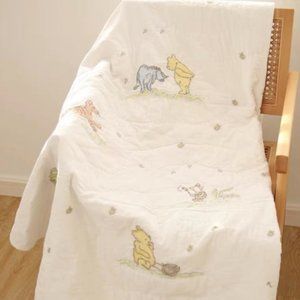 Pottery Barn Baby Winnie the Pooh Embroidery Baby/Toddler Cotton Crib Quilt